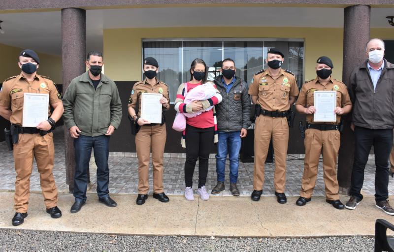 Vereadores representam a Câmara Municipal em homenagem a policiais militares